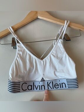 ♦️ Calvin Klein | Sz Small White Sports Bra